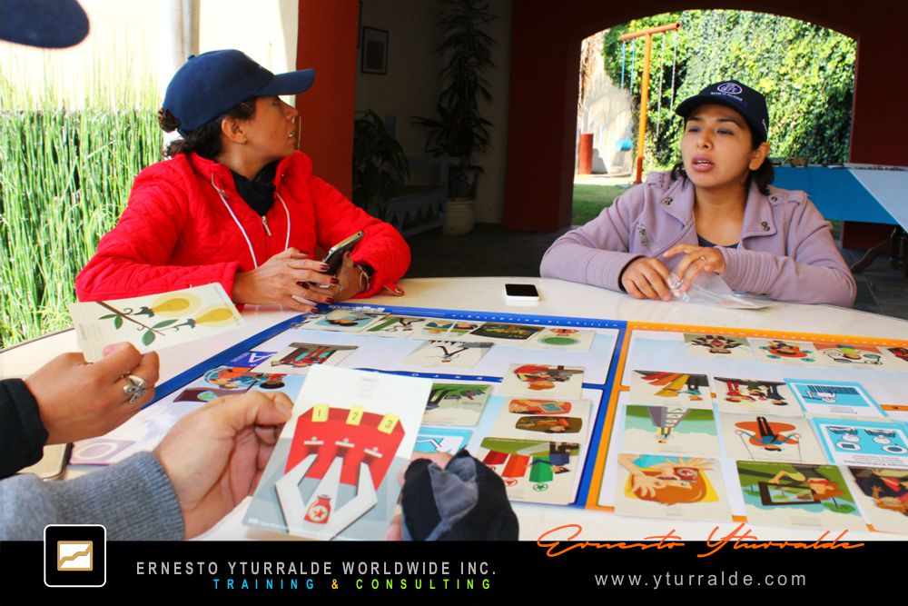Taller experiencial en Cartagena: resolución de problemas en equipo con cuerdas bajas