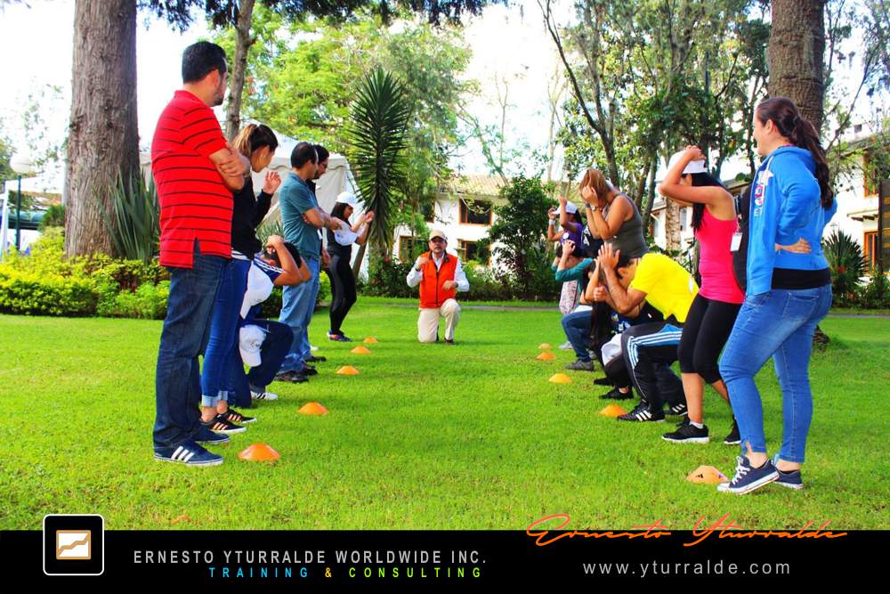 Outdoor Team Building en Cartagena: desafío de confianza y apoyo mutuo